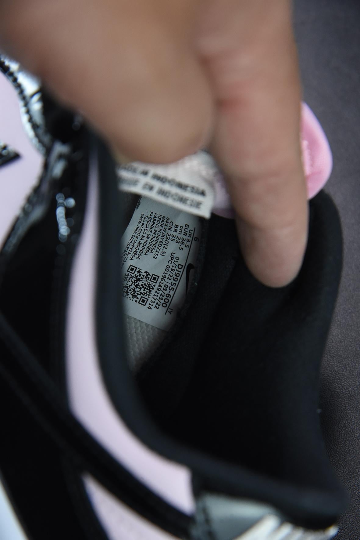 Nike SB Dunk Low ESS Pink Black