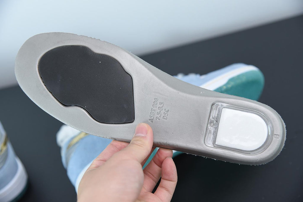 Nike Dunk Low Holiday Special