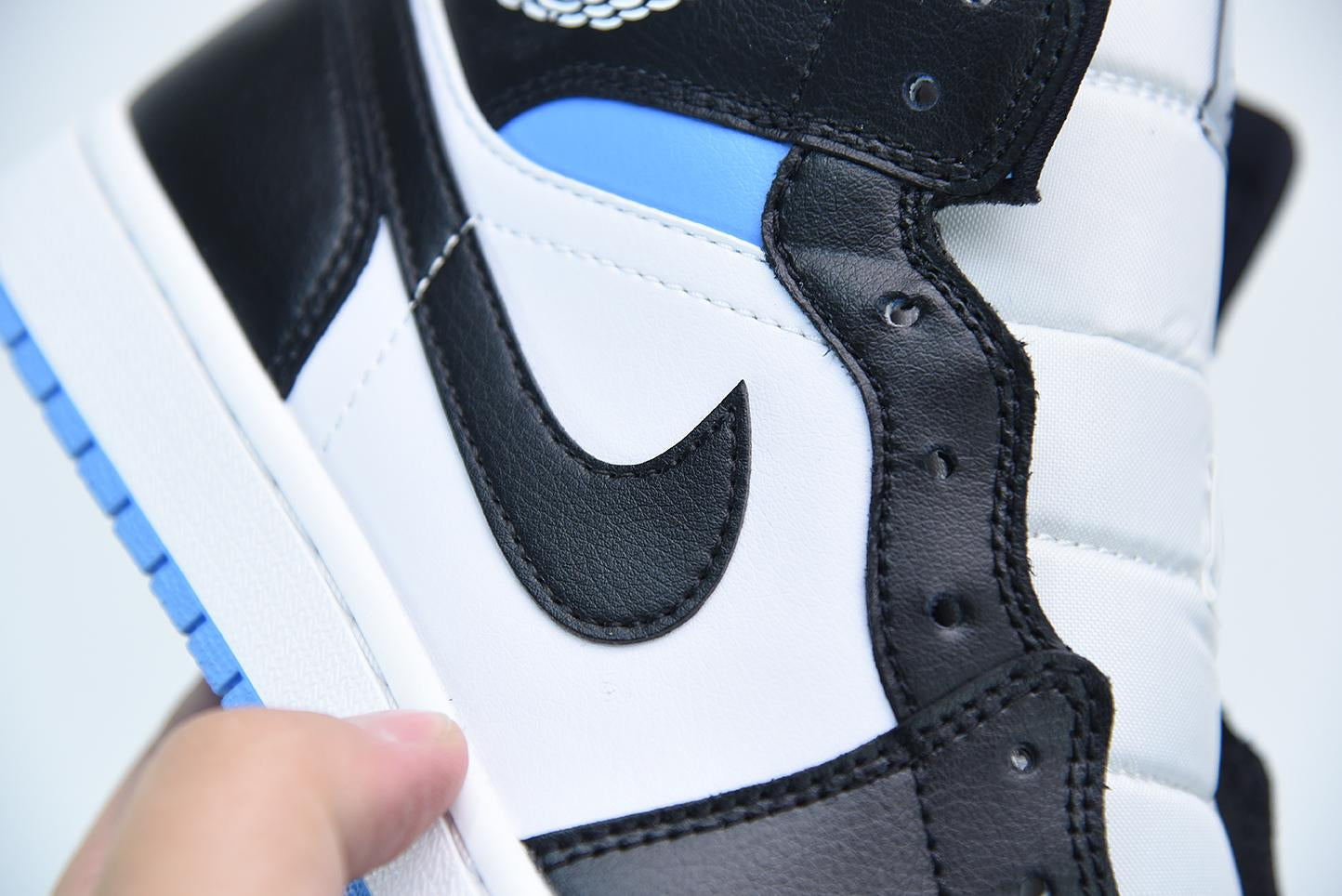 Nike Air Jordan 1 Mid  University Blue