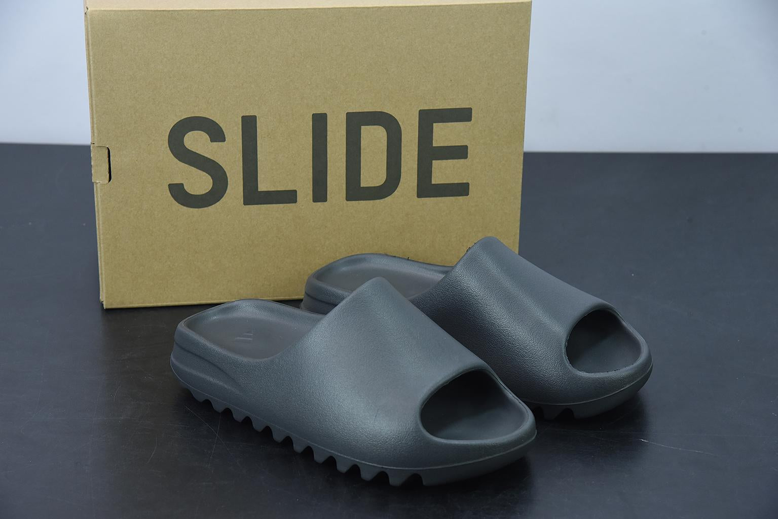 Adidas Yeezy Slide Onyx Main image