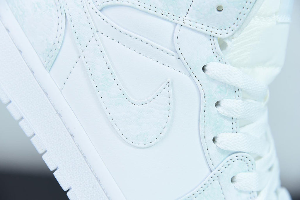 Nike Air Jordan 1 Mid Triple White
