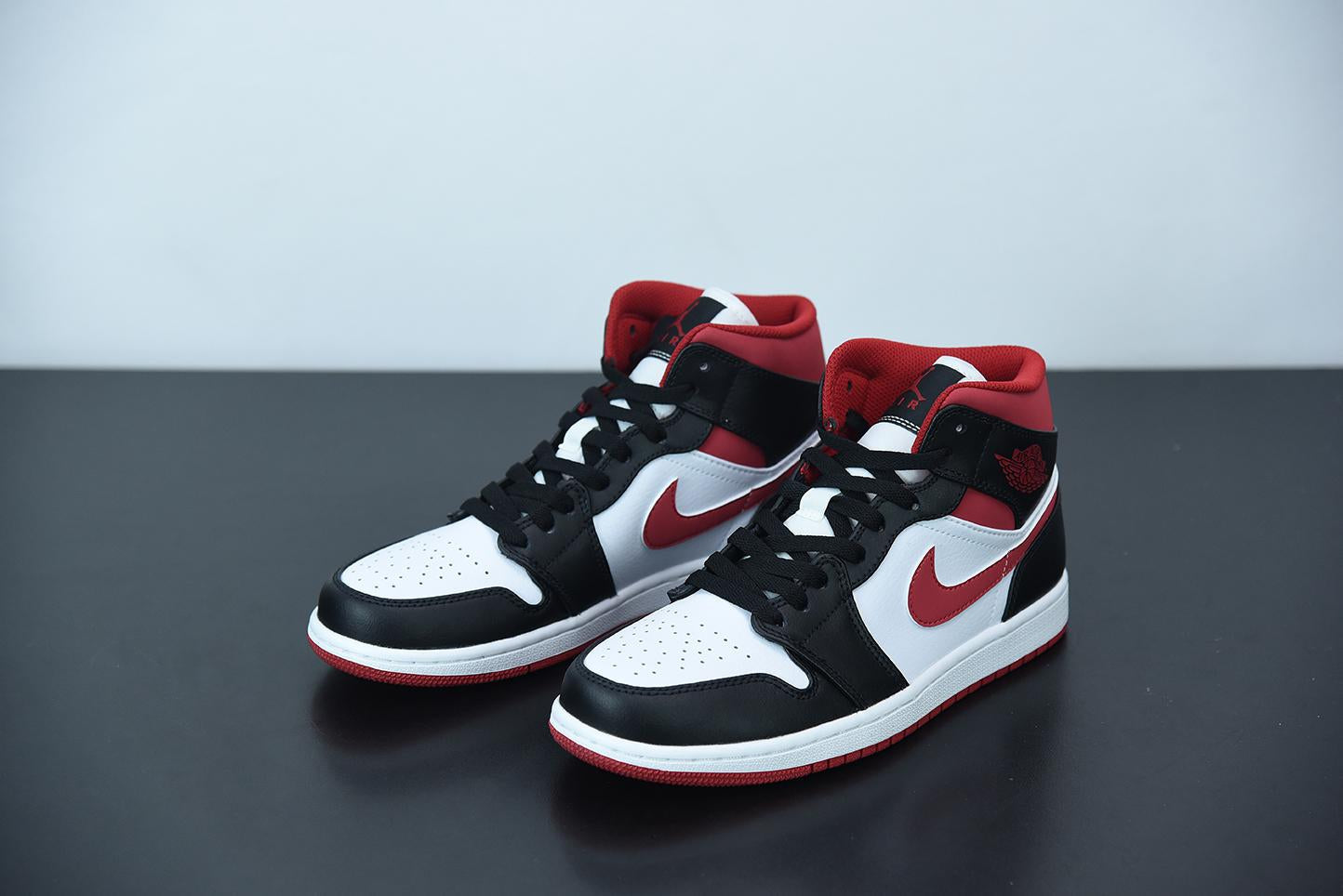 Nike Air Jordan 1 Mid Metalic Red Secondary image