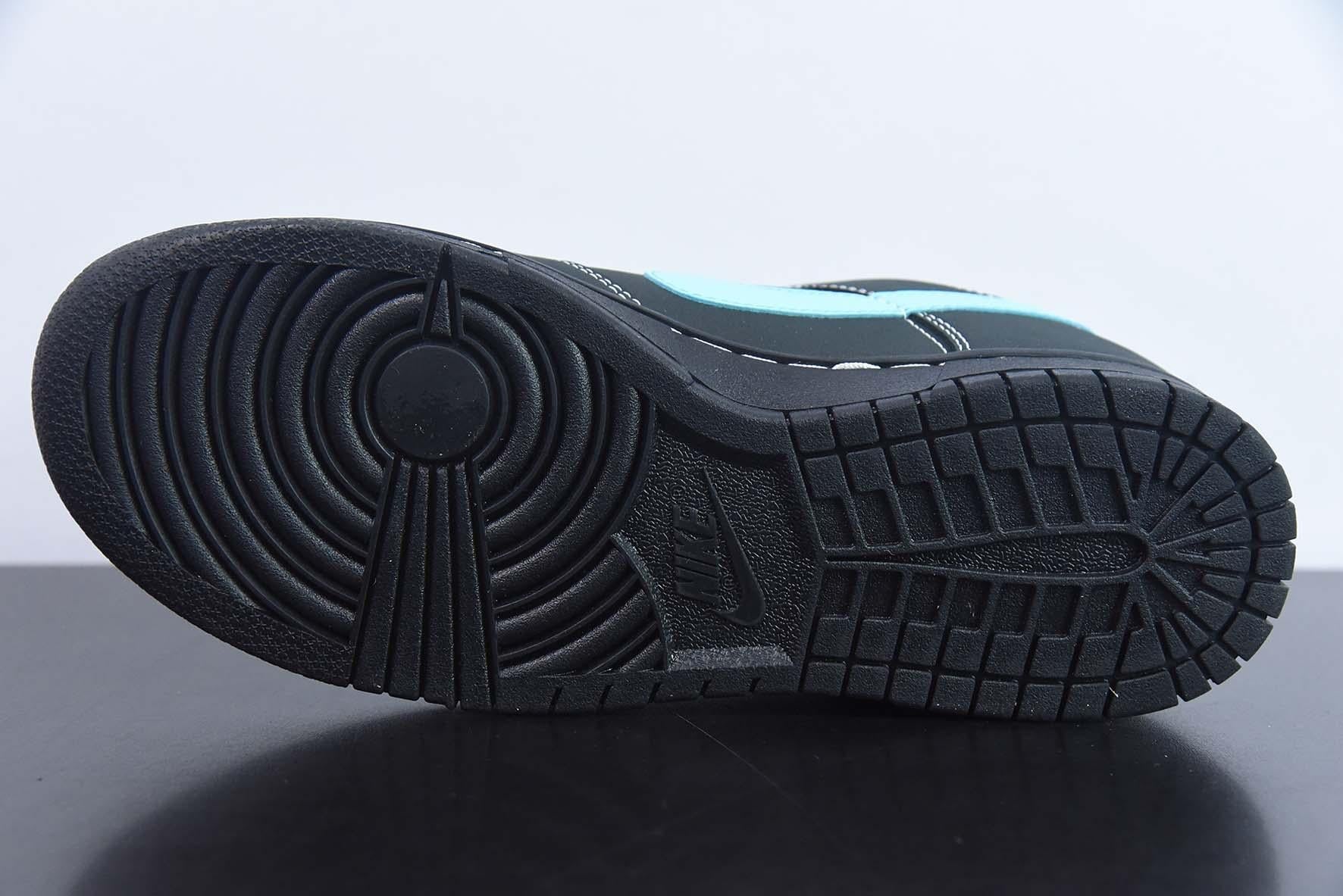 Nike SB Dunk Low x Tiffany