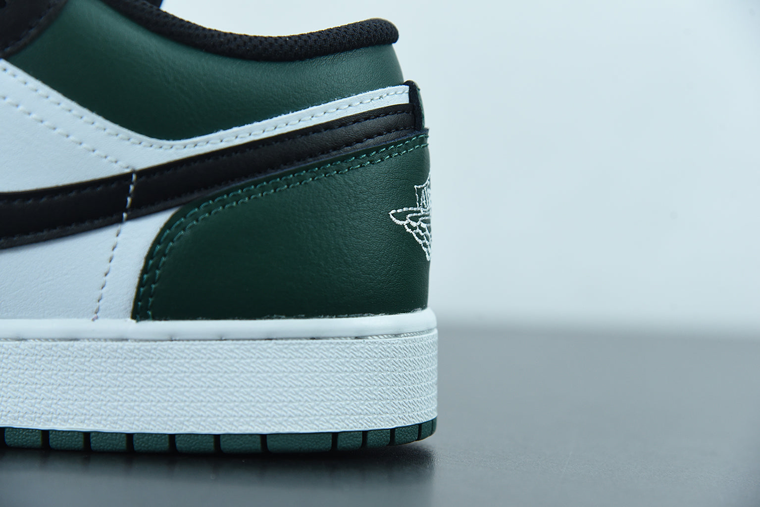 Nike Air Jordan 1 Low Pine Green