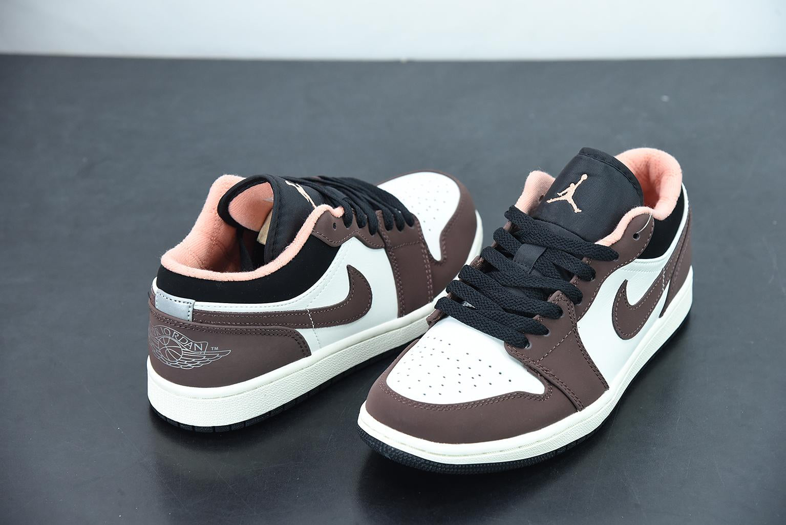 Nike Air Jordan 1 Low Mocha Secondary image