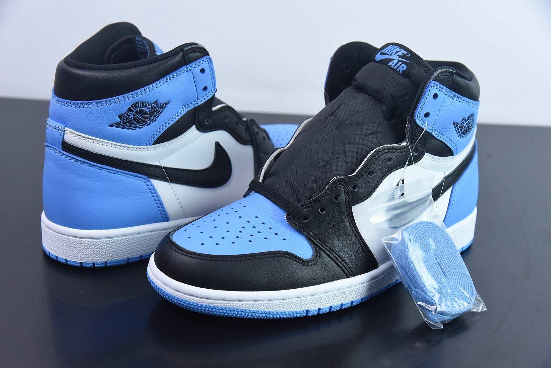 Nike Air Jordan 1 High UNC Toe