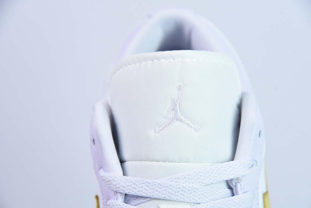 Nike Air Jordan 1 low Barely Grape