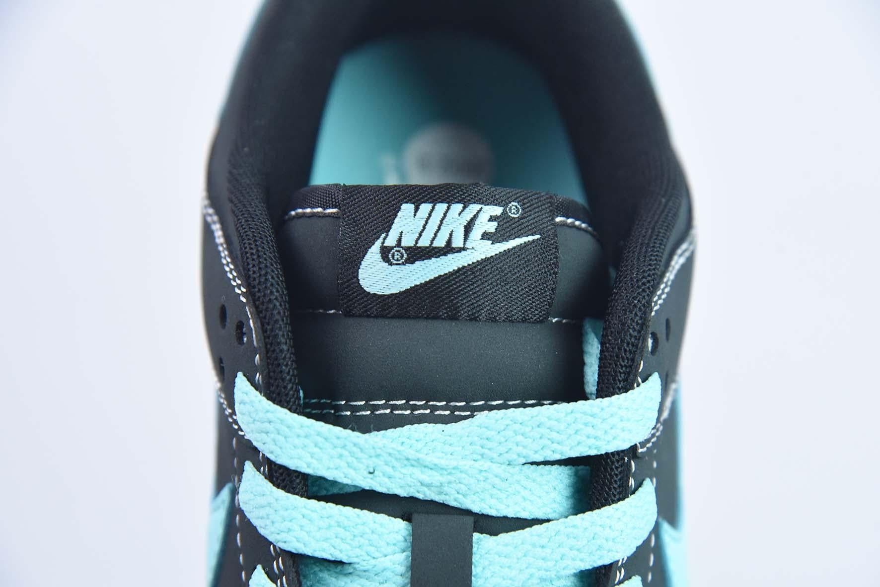 Nike SB Dunk Low x Tiffany