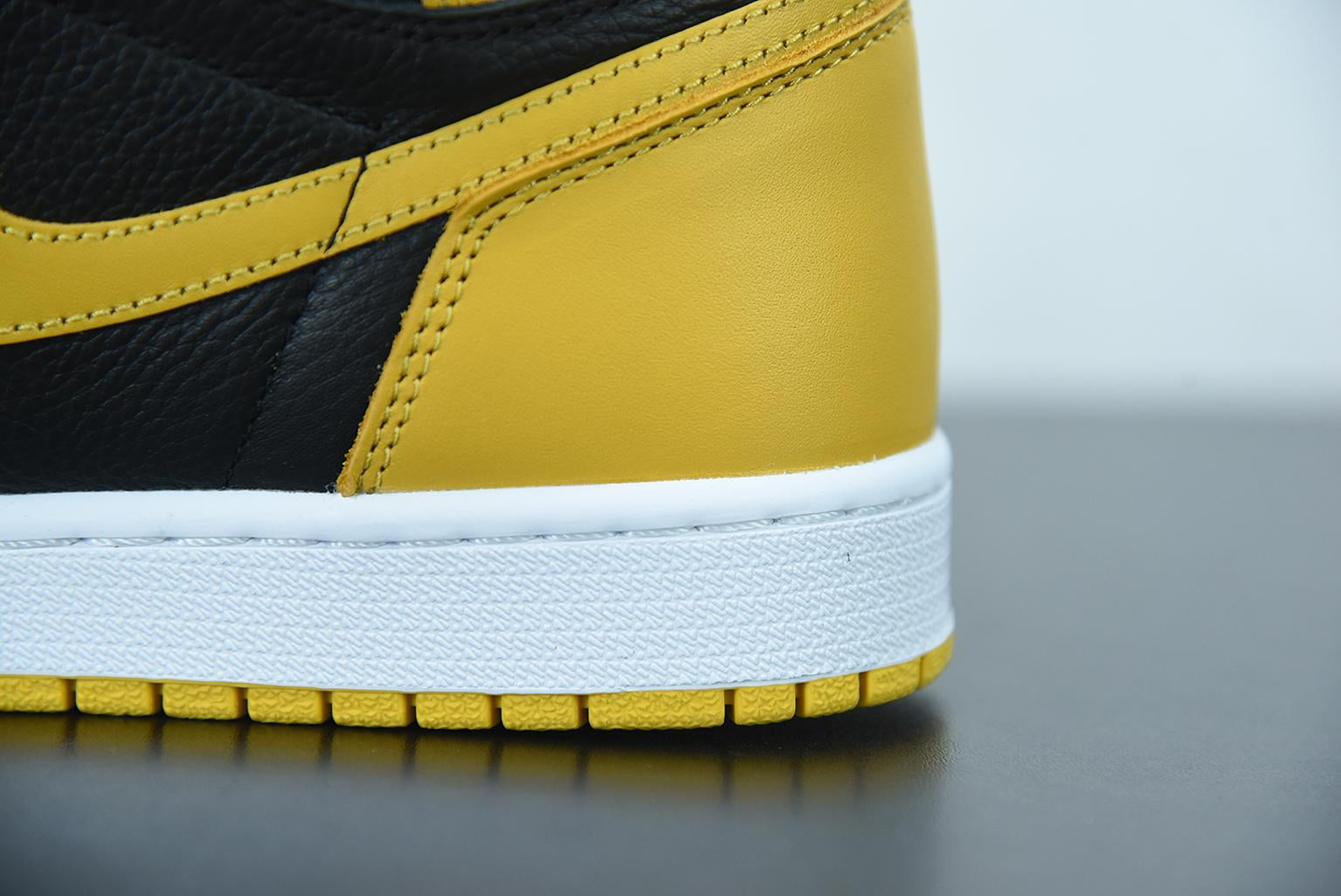 Nike Air Jordan 1 High Pollen