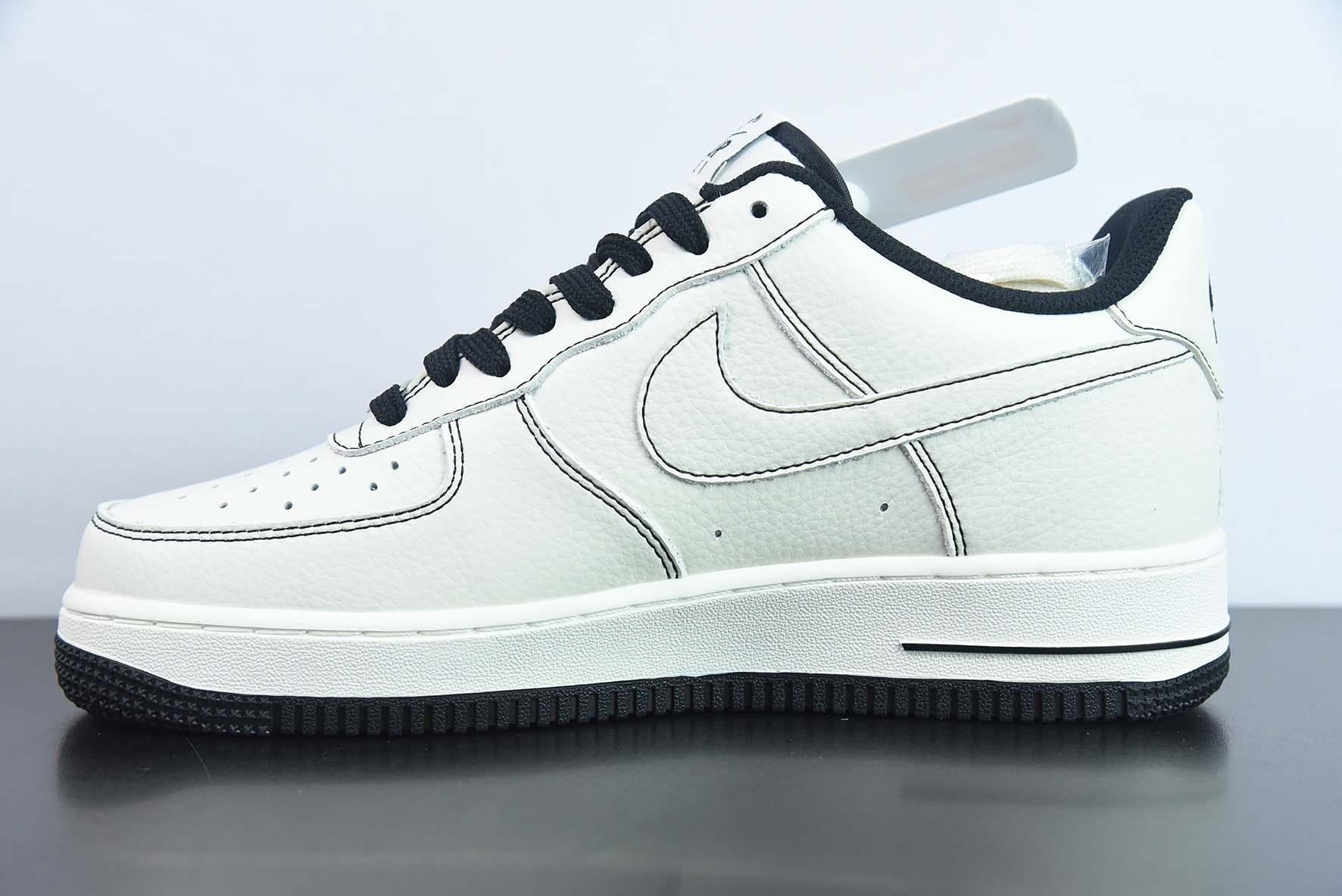 Nike Air Force 1 Low - Undefeated Secondary image