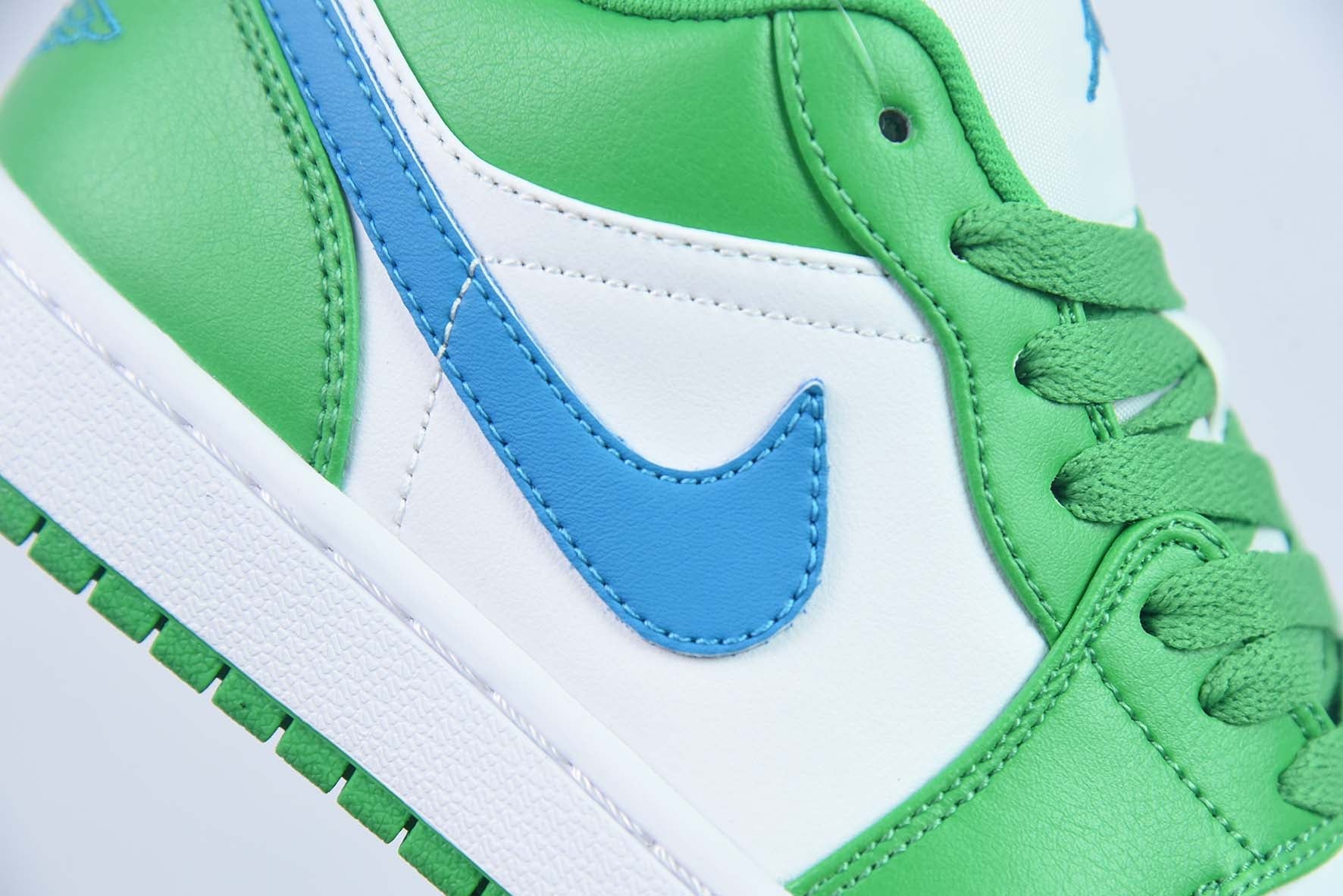 Nike Air Jordan 1 Low Lucky Green