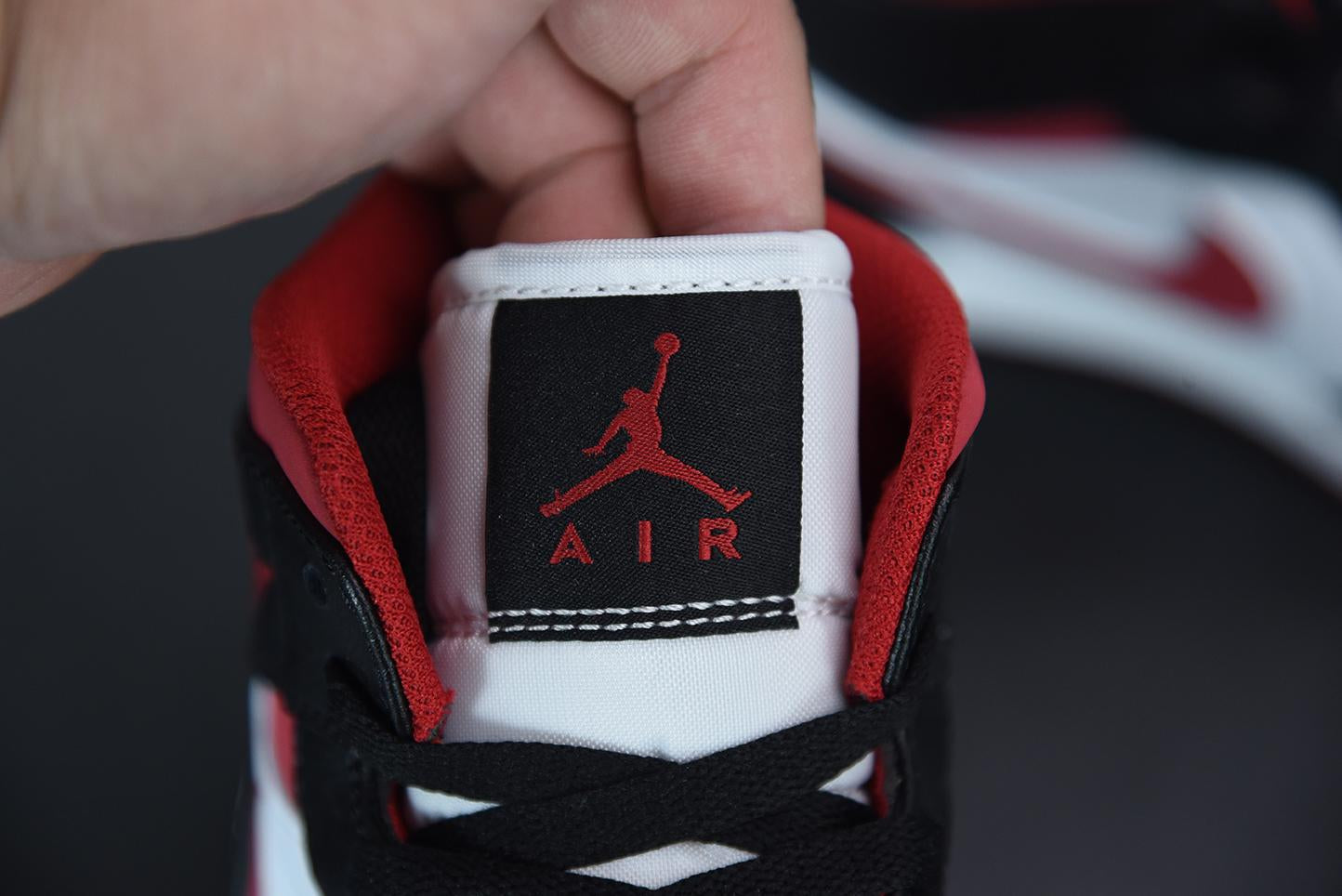 Nike Air Jordan 1 Mid Metalic Red