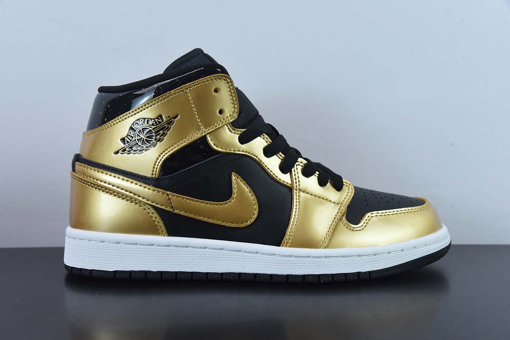 Nike Air Jordan 1 Mid Metallic Gold
