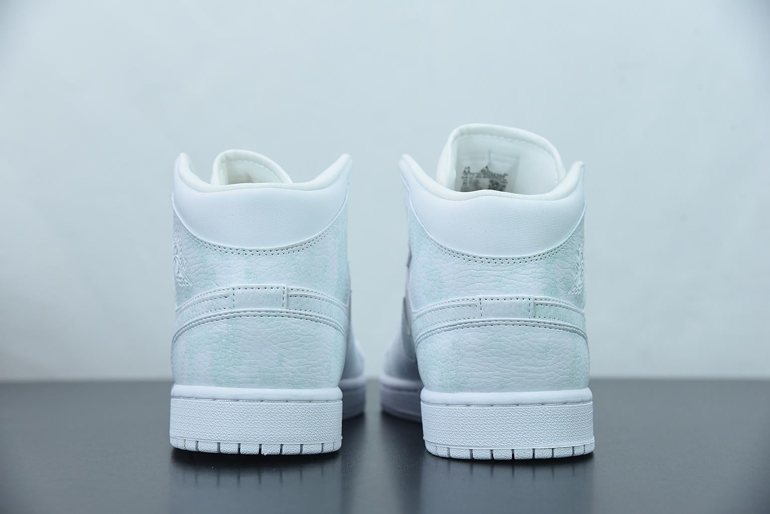 Nike Air Jordan 1 Mid Triple White