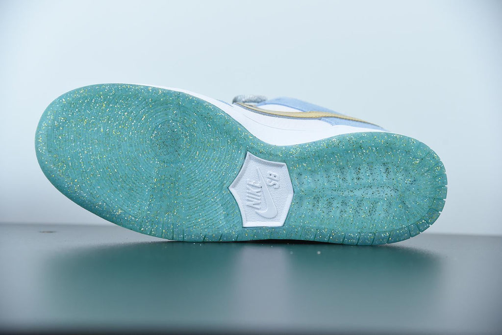 Nike Dunk Low Holiday Special