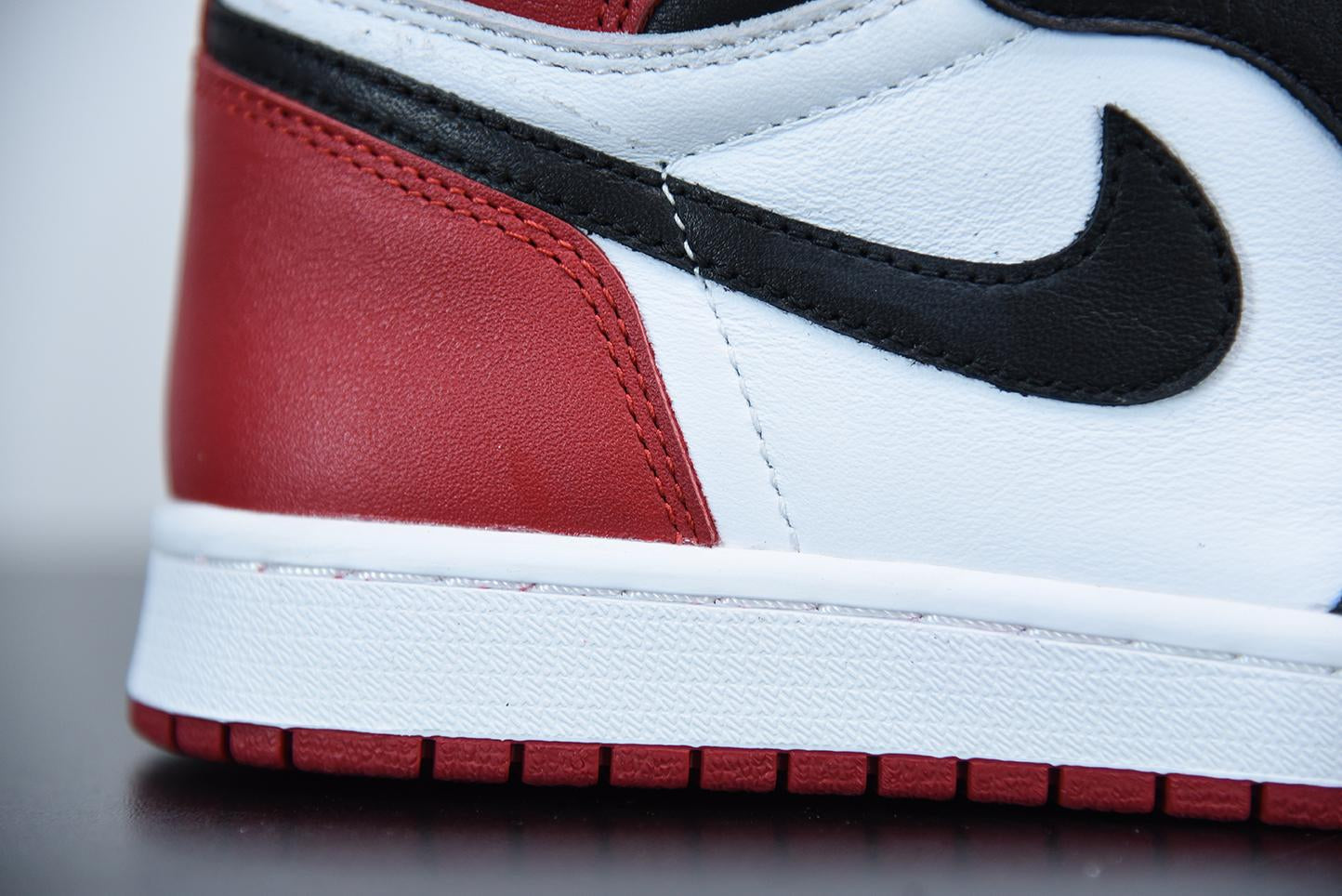 Nike Air Jordan 1 High Black Toe