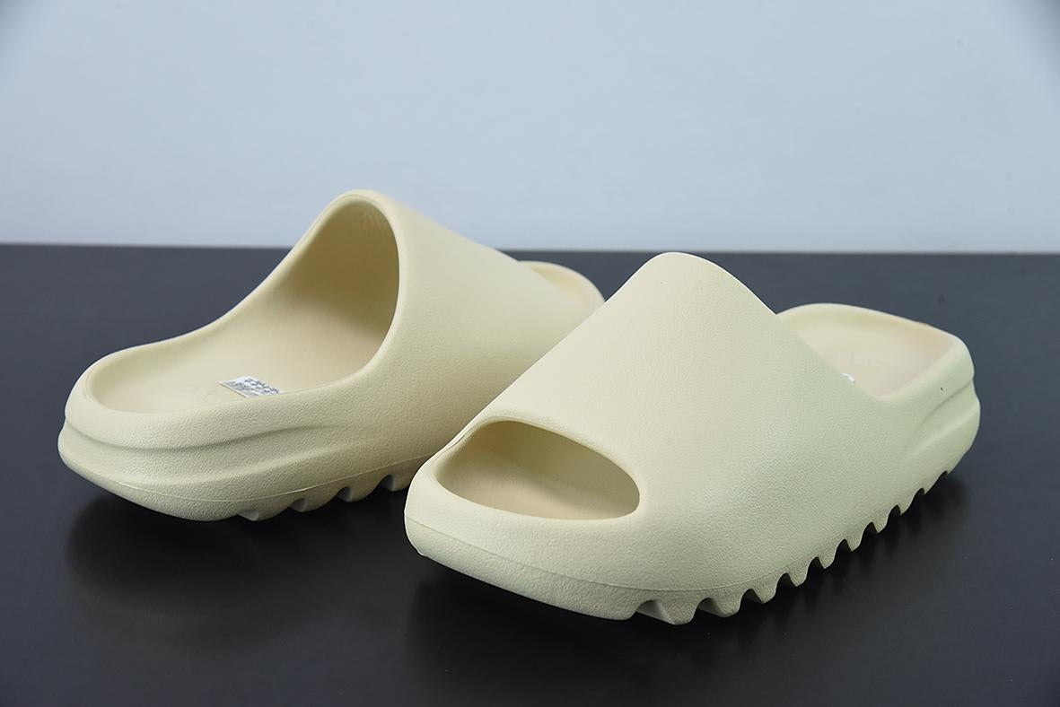 Adidas Yeezy Slide Bone Secondary image