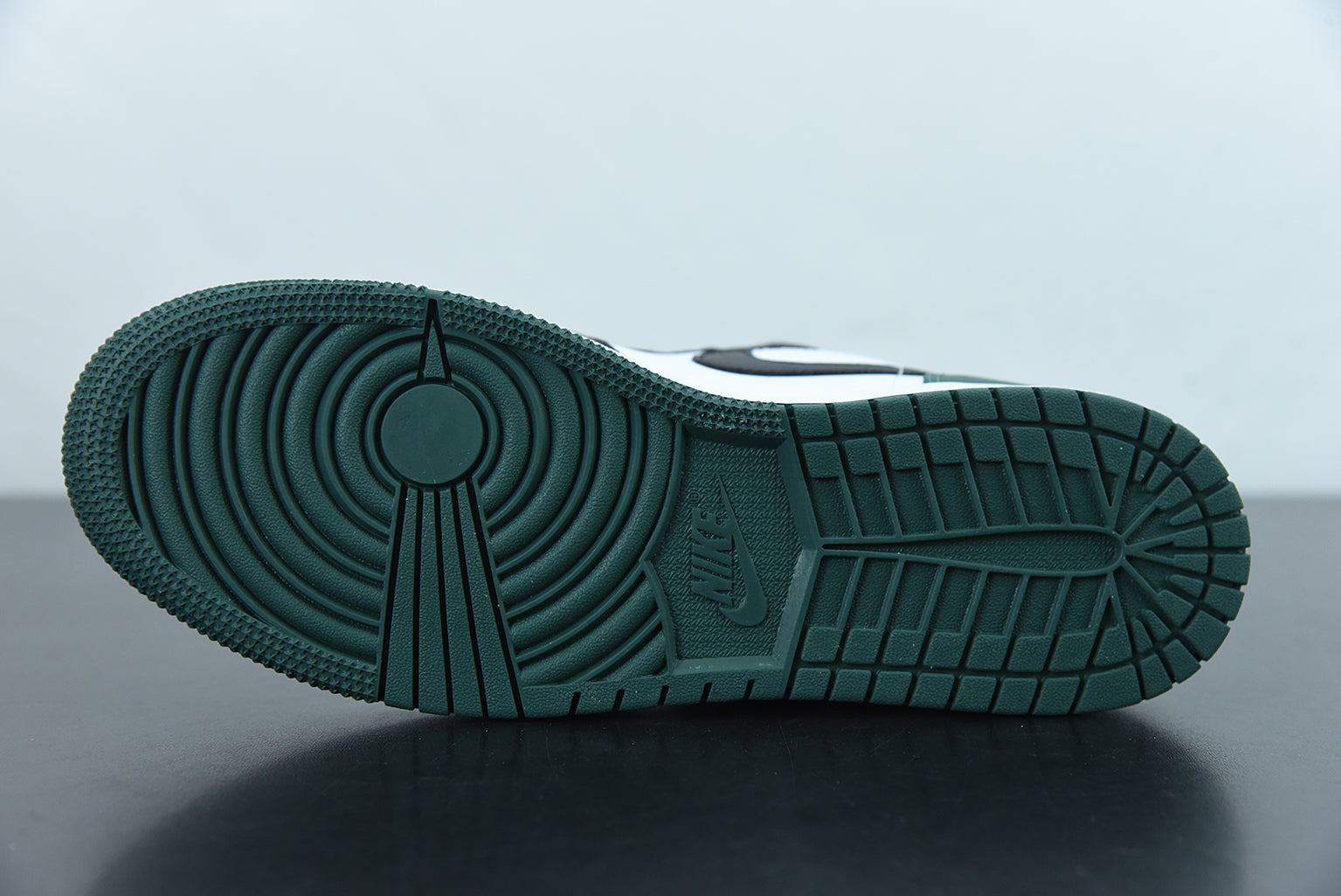 Nike Air Jordan 1 Low Pine Green