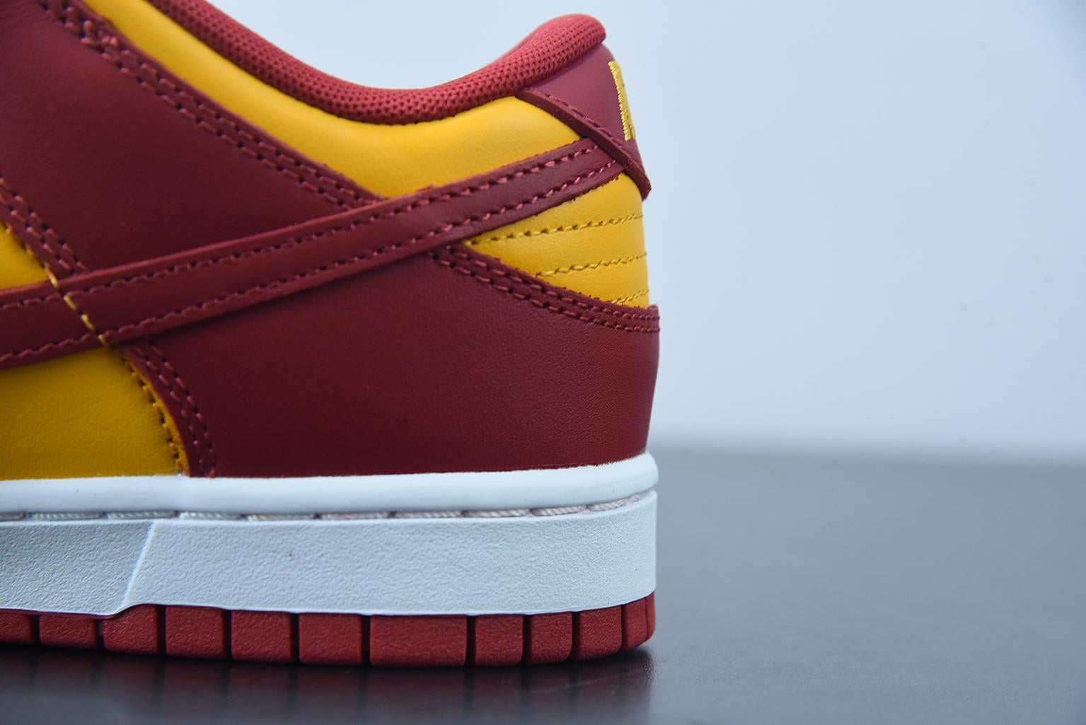 Nike SB Dunk Low Midas Gold