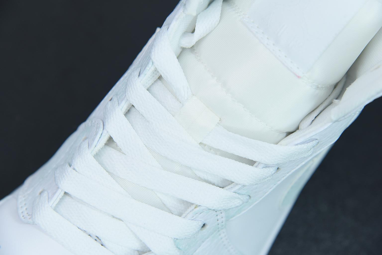 Nike Air Jordan 1 Mid Triple White