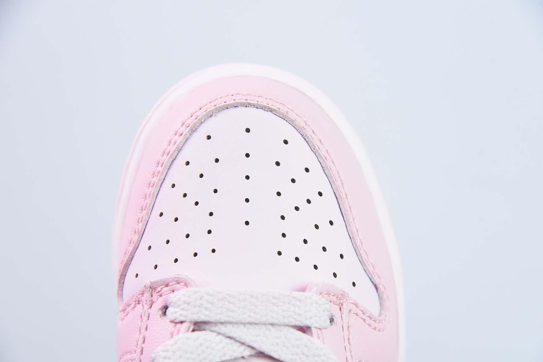 Nike Dunk Low Triple Pink