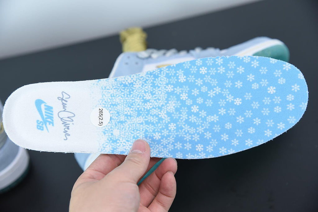 Nike Dunk Low Holiday Special