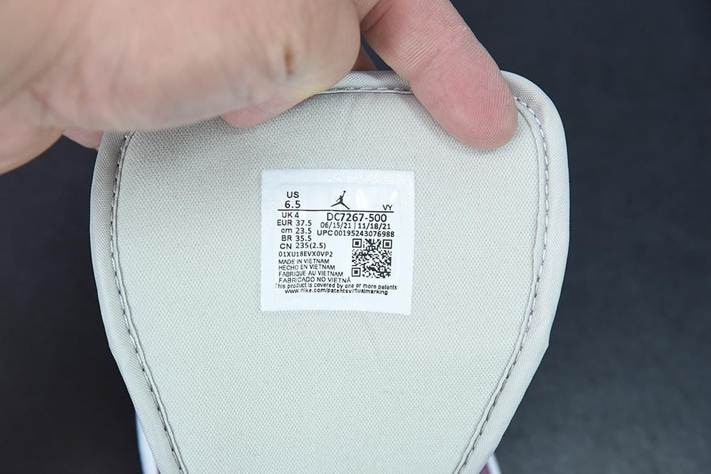 Nike Air Jordan 1 Mid Berry Pink