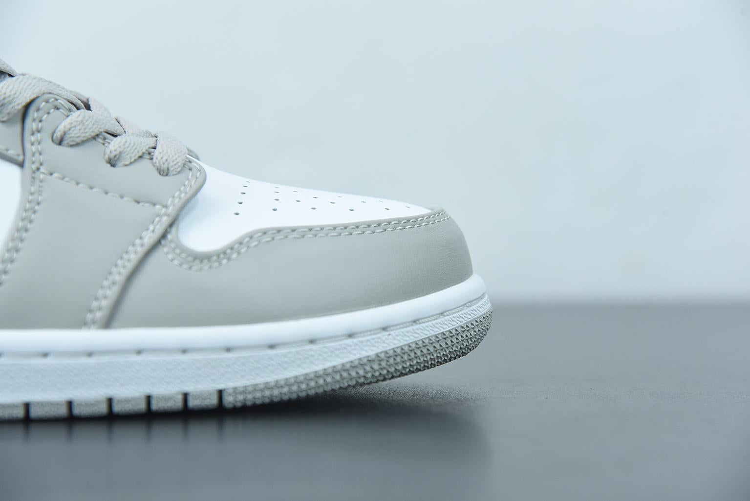 Nike Air Jordan 1 Mid College Grey