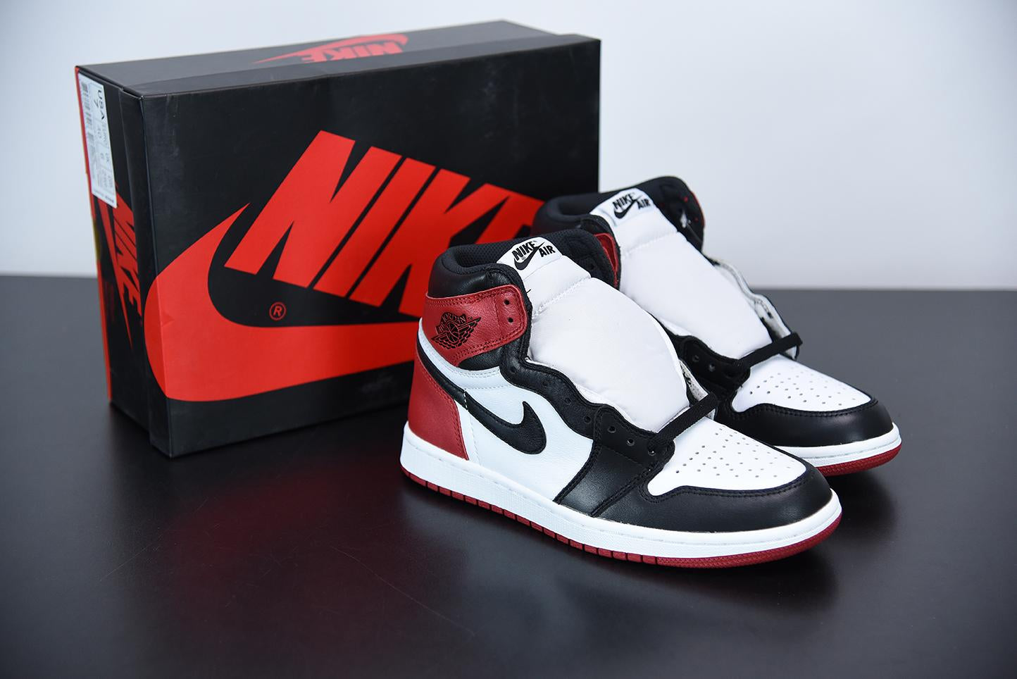 Nike Air Jordan 1 High Black Toe Main image