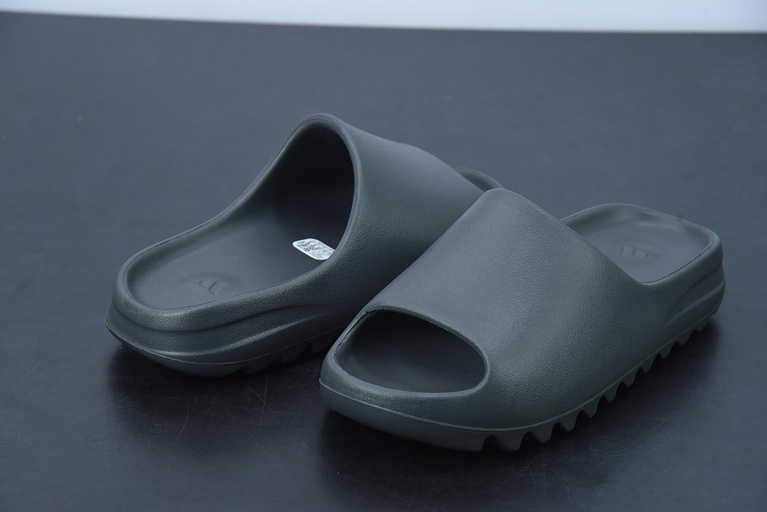 Adidas Yeezy Slide Onyx Secondary image