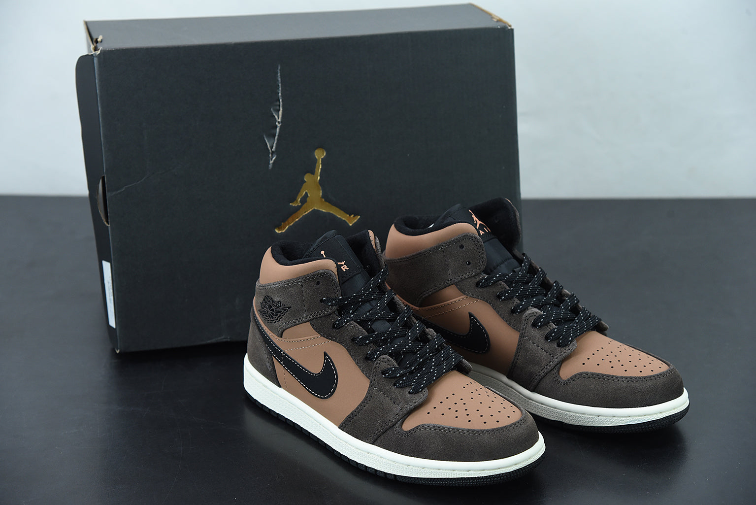 Nike Air Jordan 1 Mid Dark Chocolate Main image