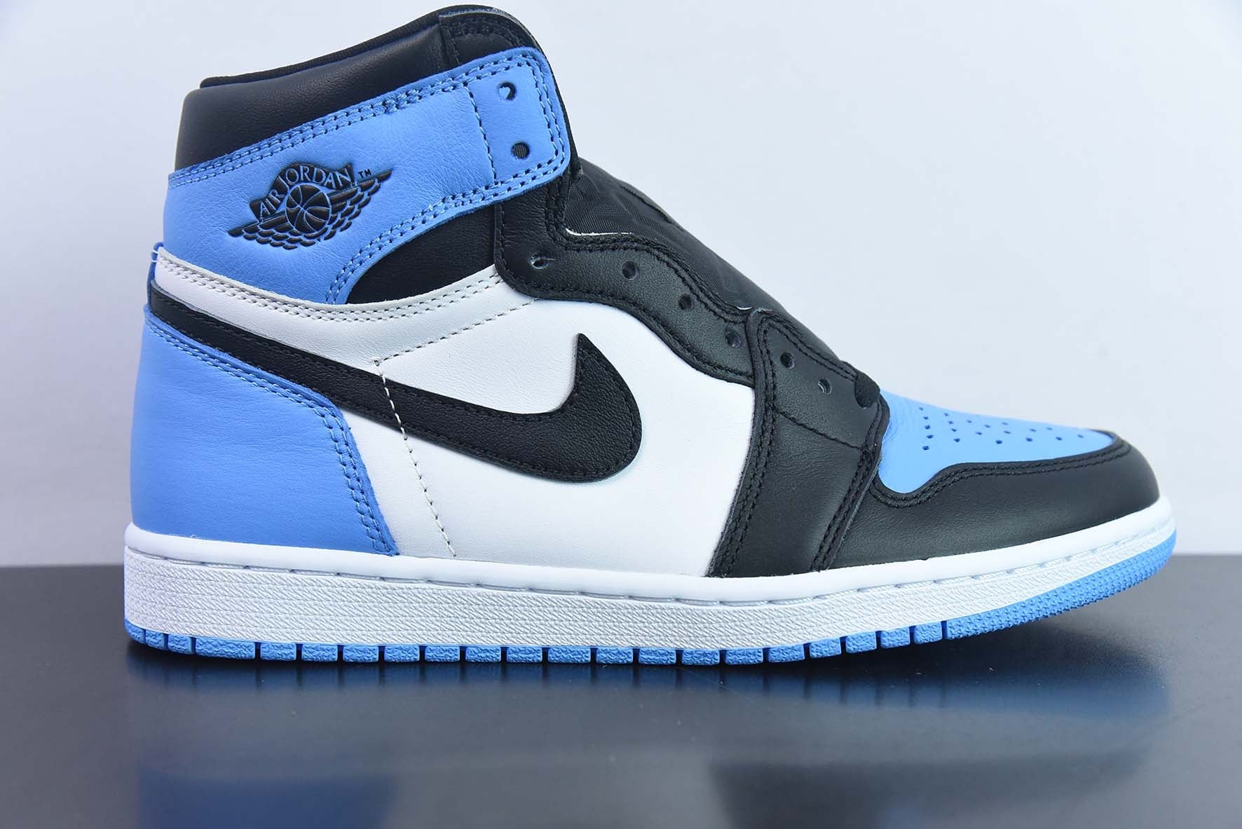 Nike Air Jordan 1 High UNC Toe