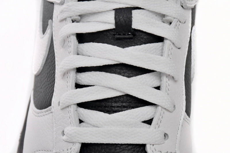 Nike Dunk Low Reverse Panda