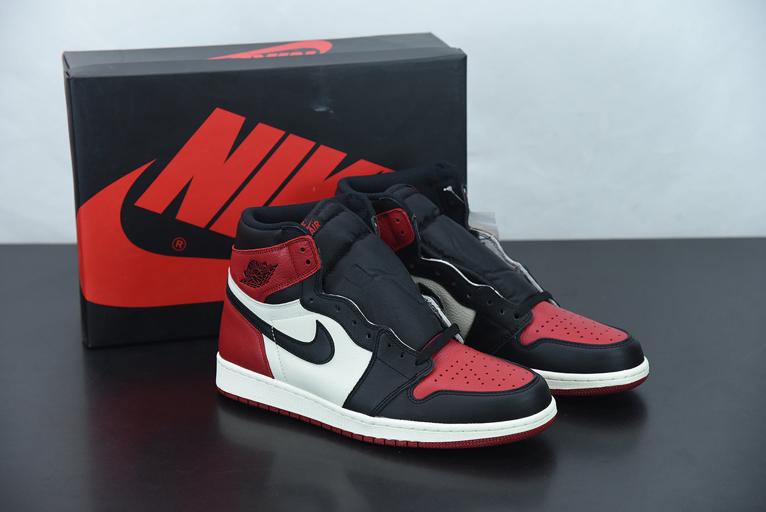 Nike Air Jordan 1 High Bred Toe Main image