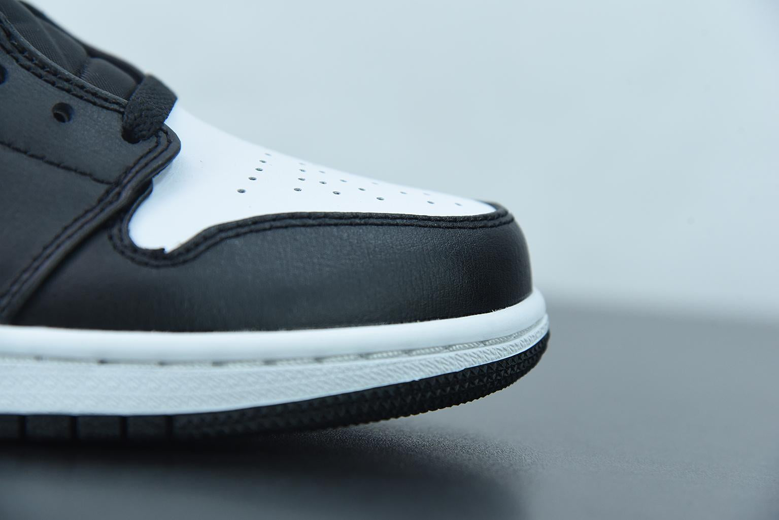 Nike Air Jordan 1 Mid White Royal