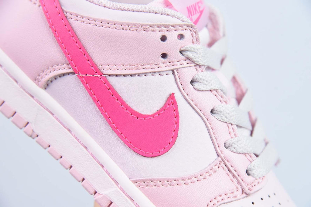 Nike Dunk Low Triple Pink