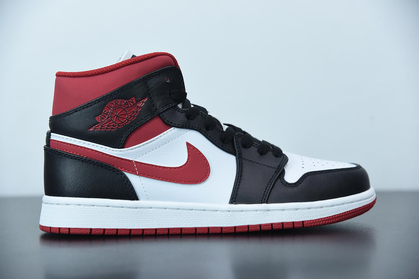 Nike Air Jordan 1 Mid Metalic Red