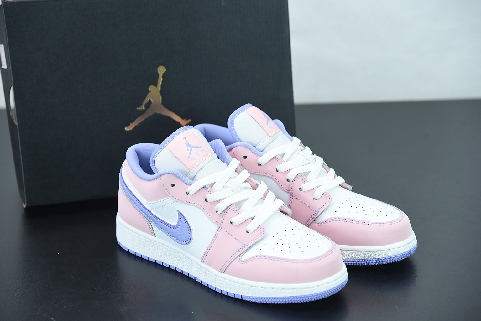Nike Air Jordan 1 Artic Punch