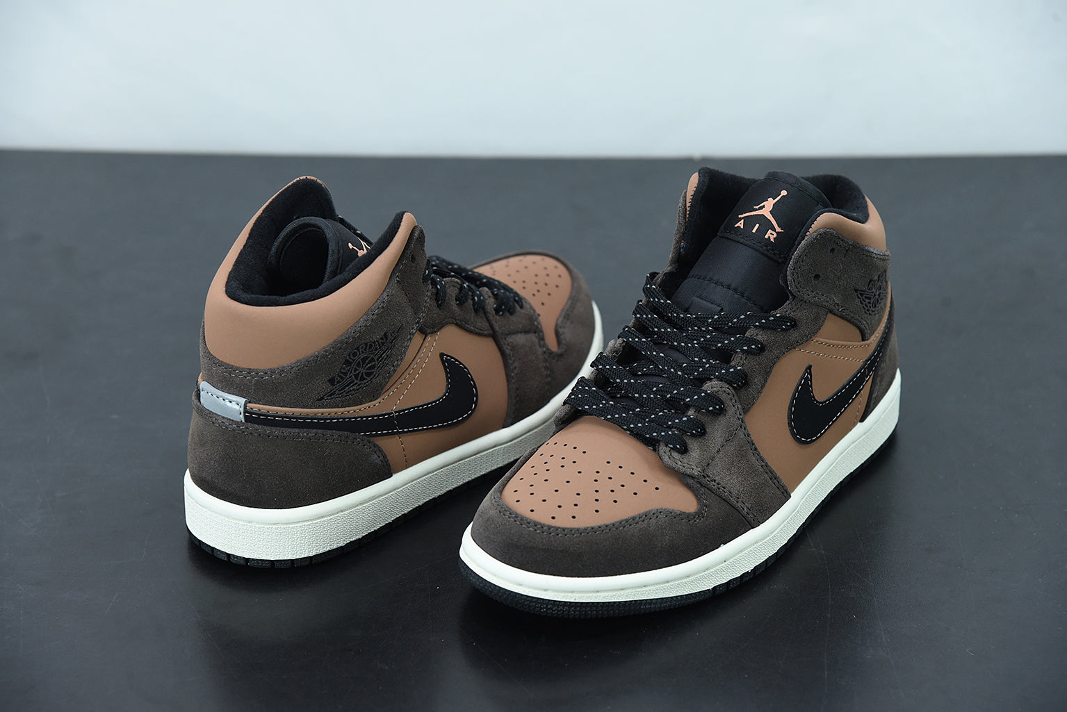 Nike Air Jordan 1 Mid Dark Chocolate Secondary image