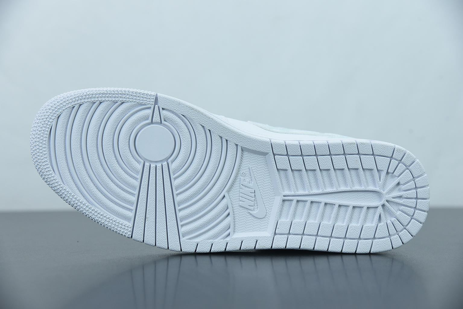 Nike Air Jordan 1 Mid Triple White