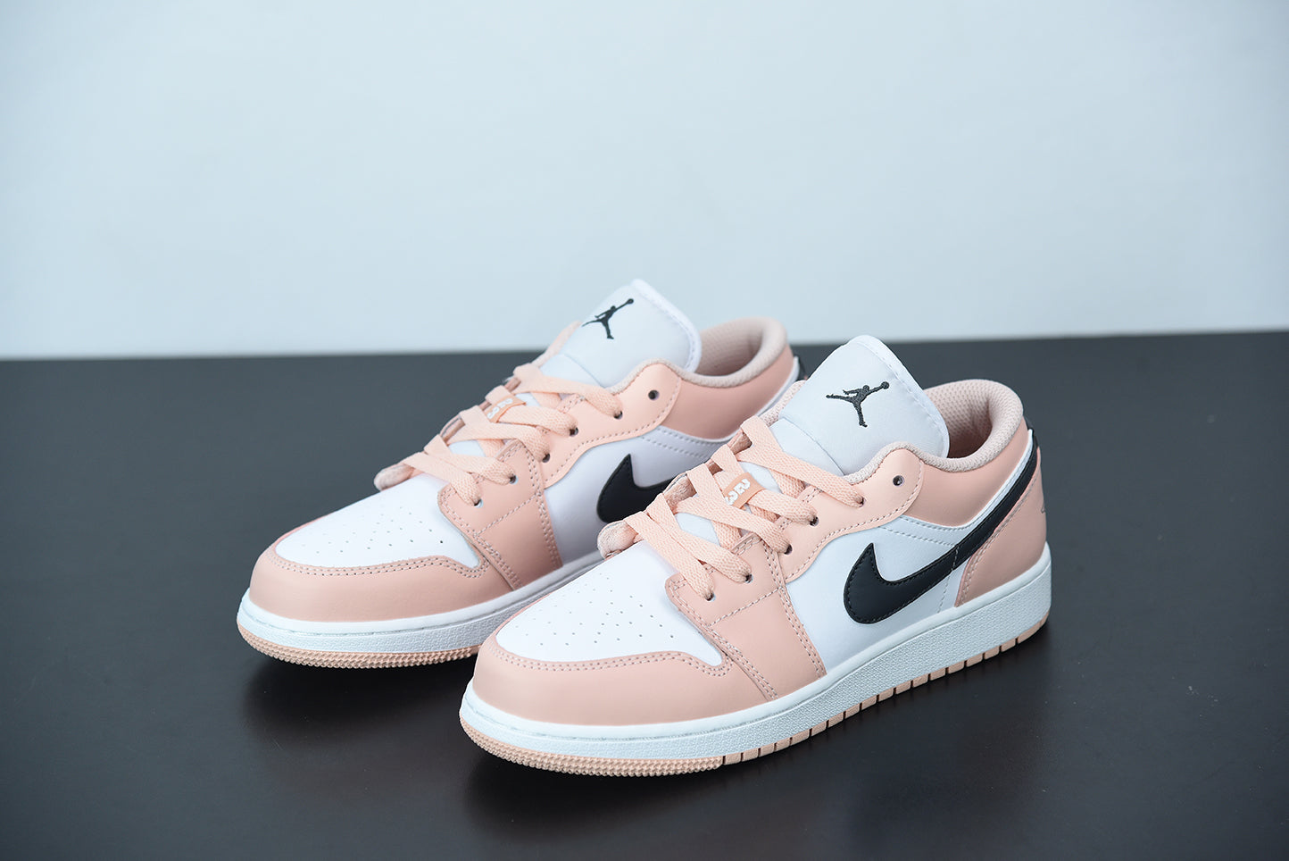 Nike Air Jordan 1 Low Light Artic Pink