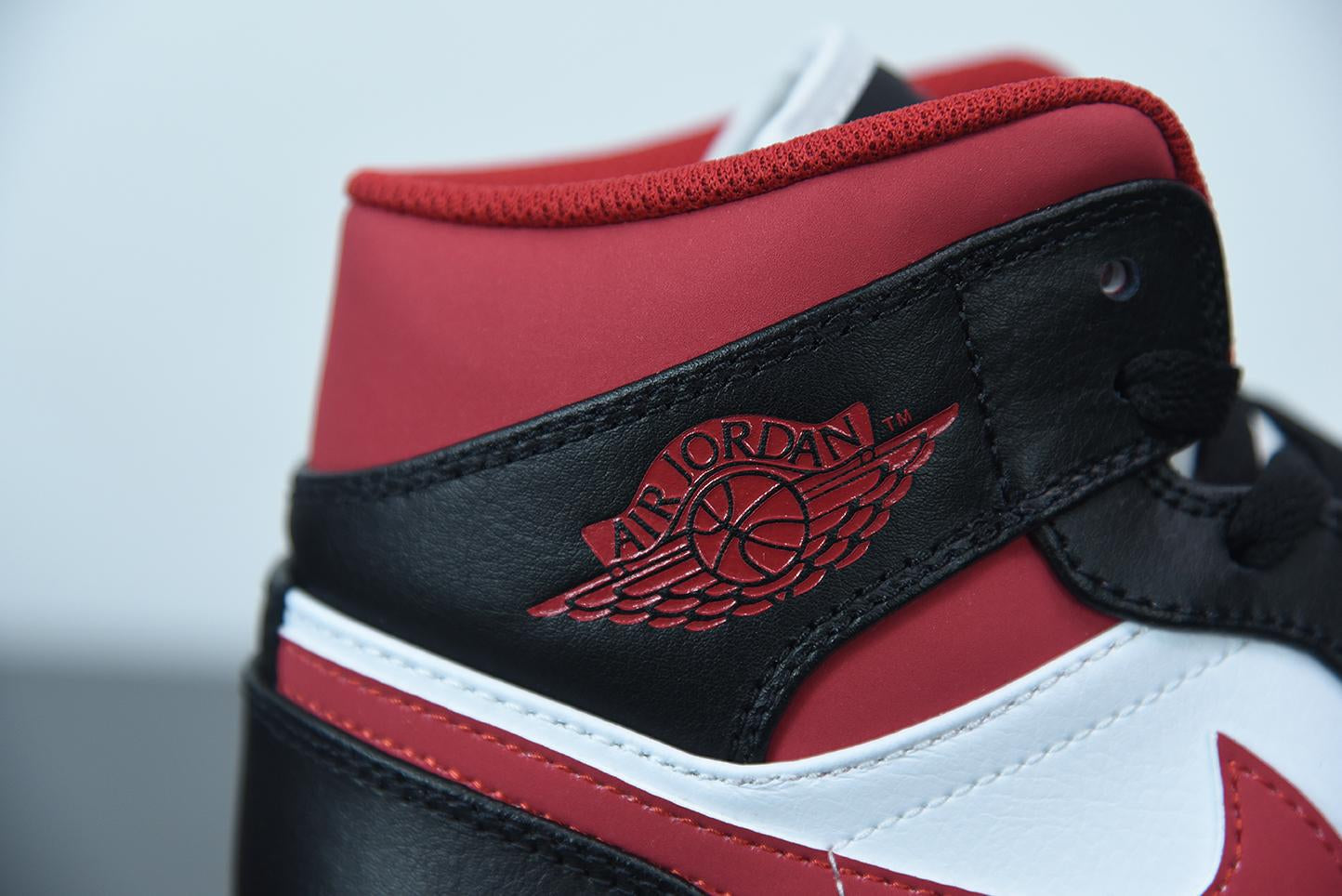 Nike Air Jordan 1 Mid Metalic Red