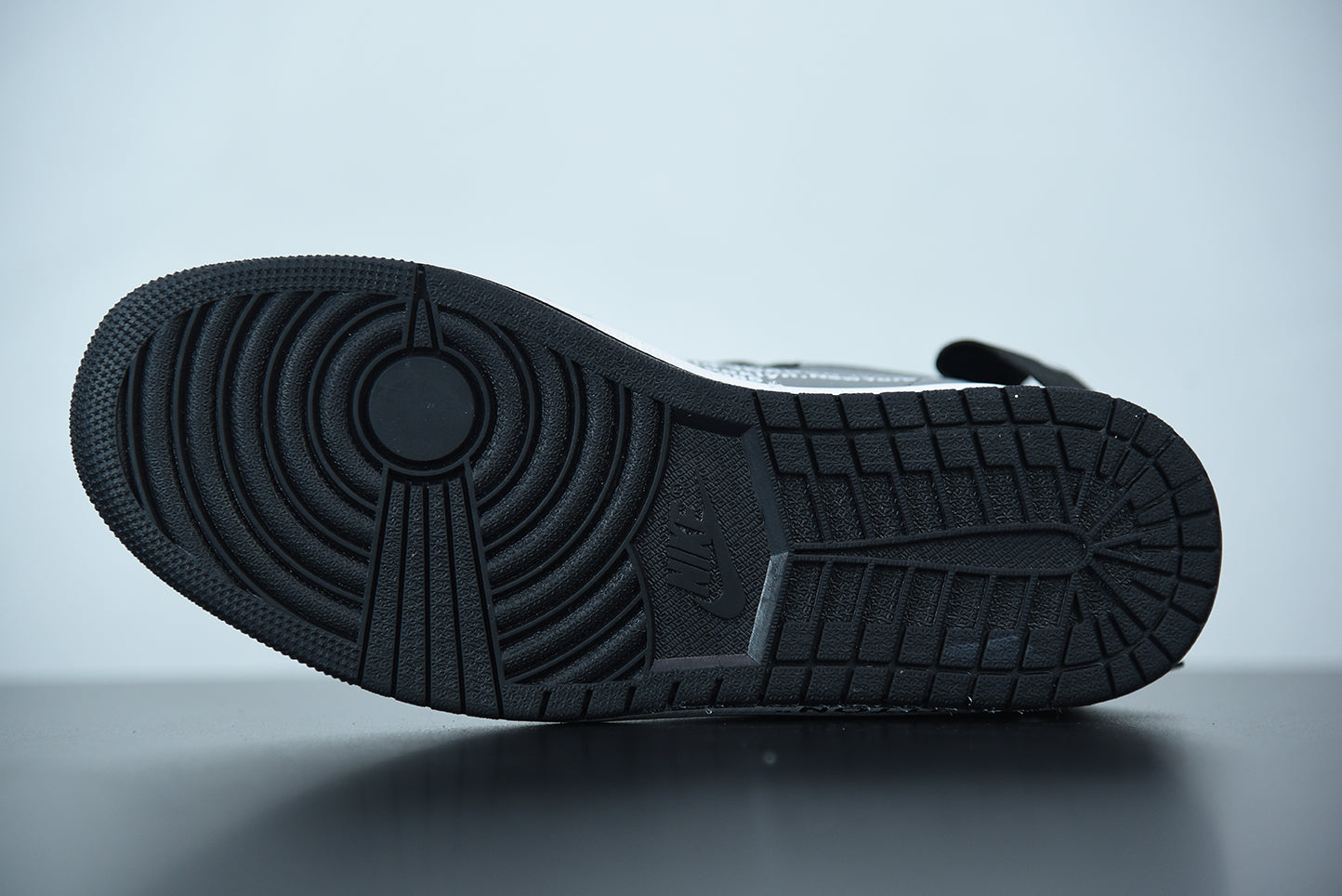 Nike Air Jordan 1 High Grey x Louis Vuitton