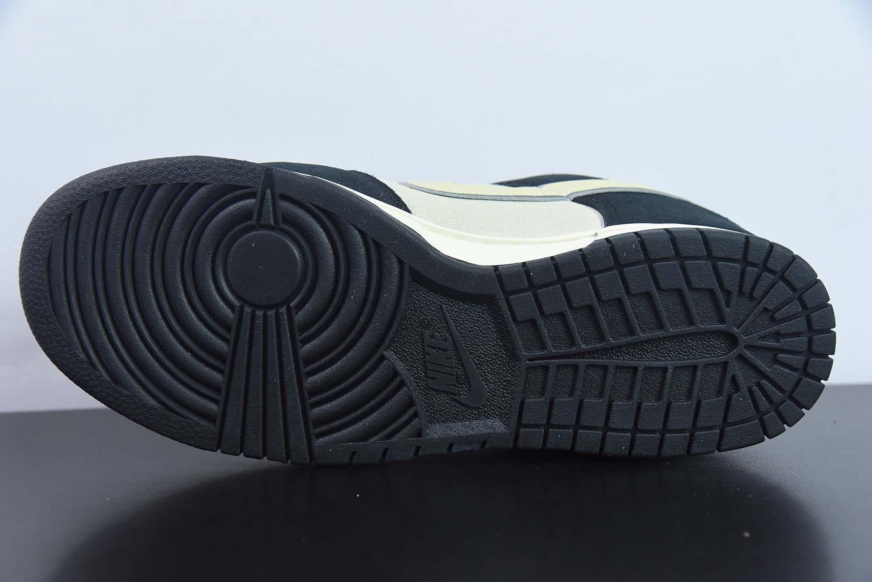 Nike Dunk Low Black Suede