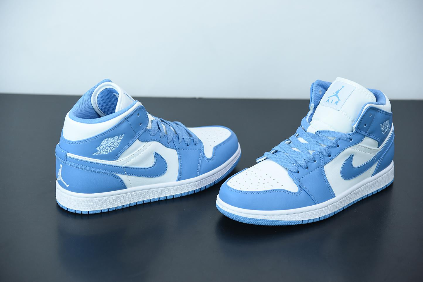 Nike Air Jordan 1 Retro Mid UNC Secondary image