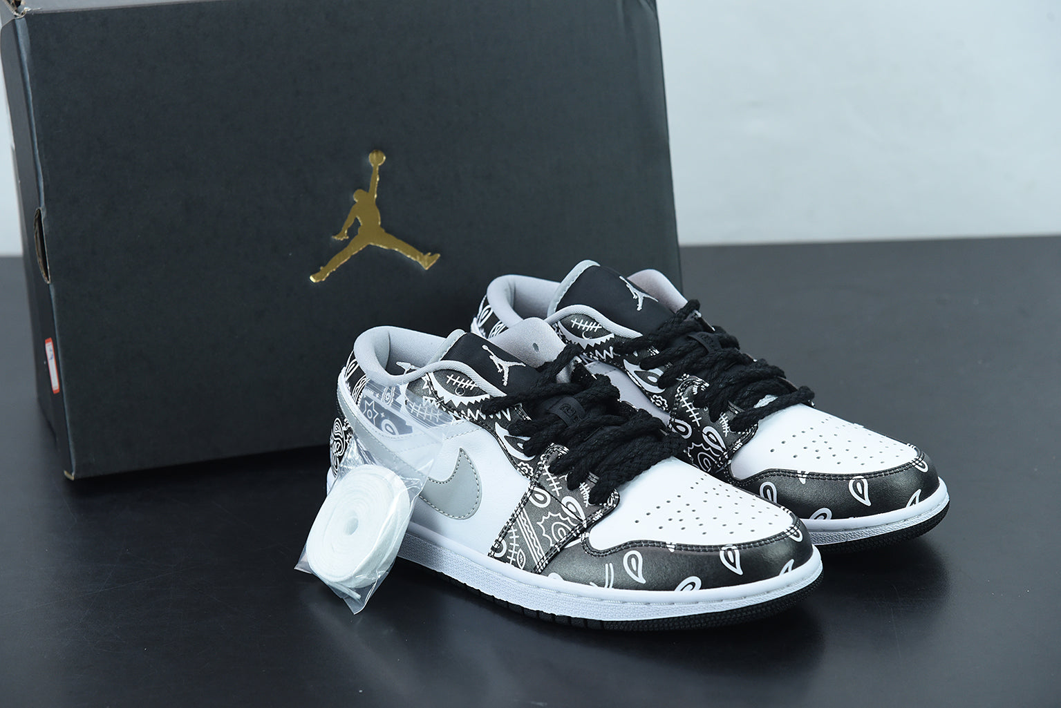 Nike Air Jordan 1 Low Paisley Main image