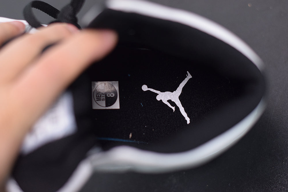 Nike Air Jordan 1 Mid Light Smoke Grey