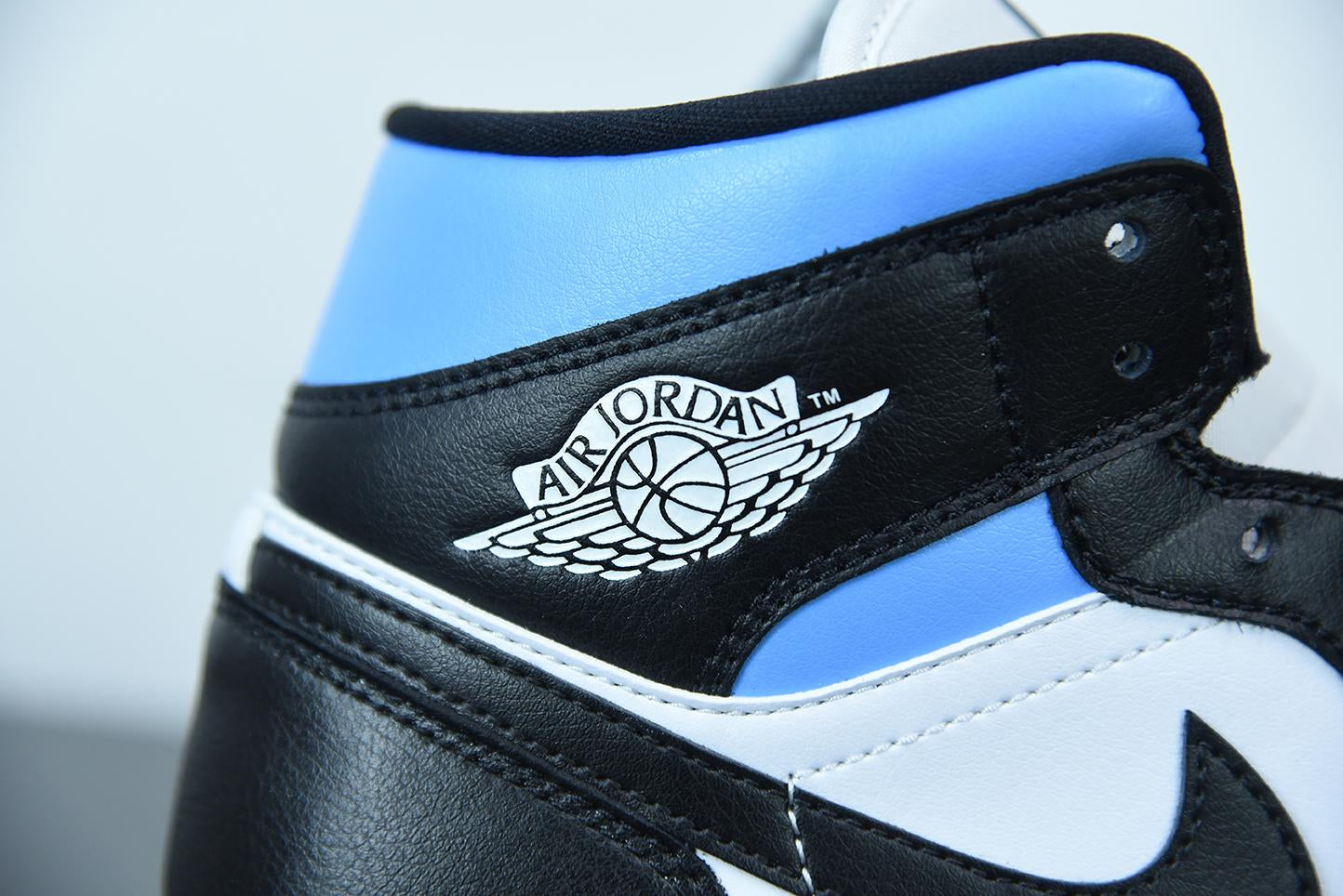 Nike Air Jordan 1 Mid  University Blue