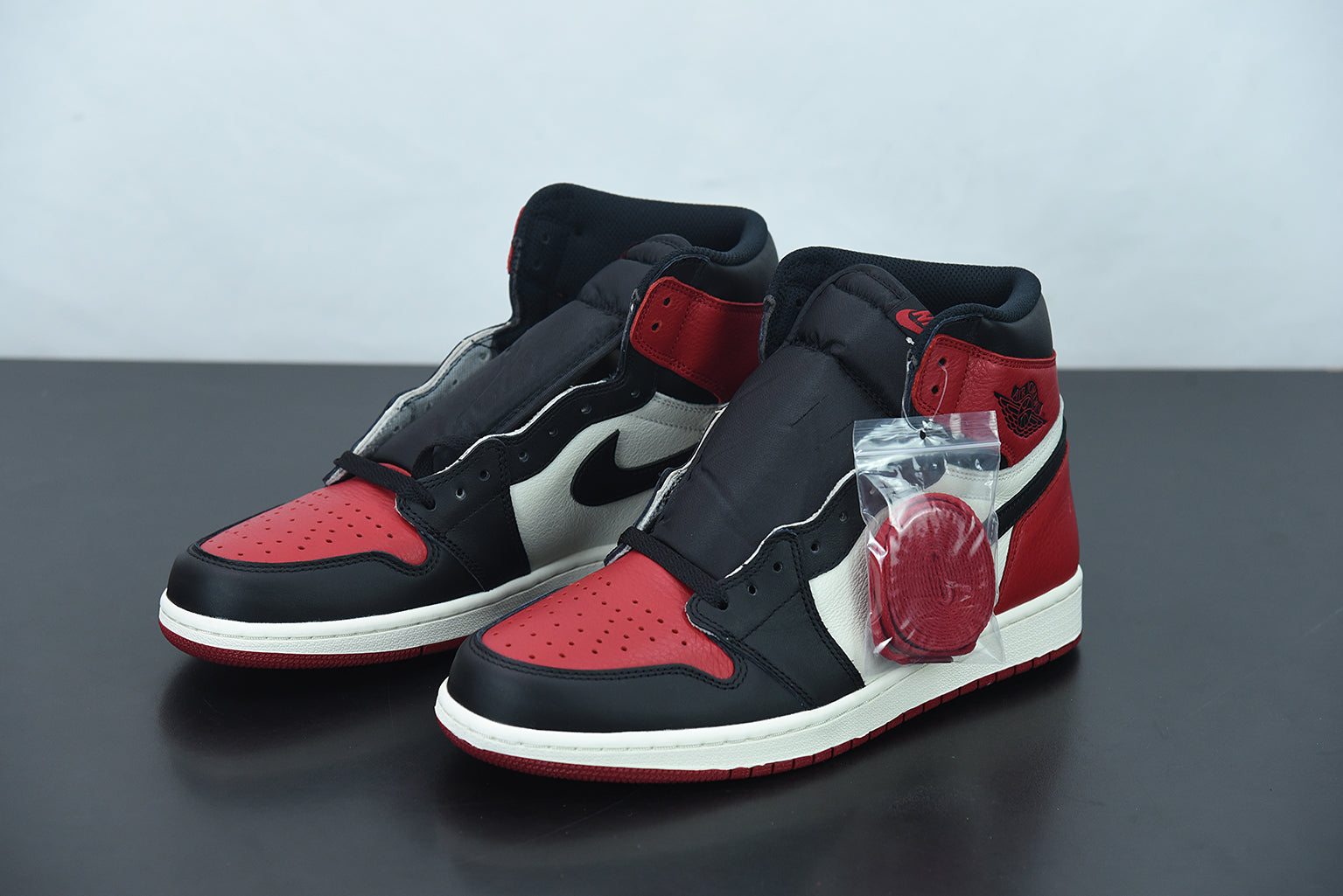 Nike Air Jordan 1 High Bred Toe