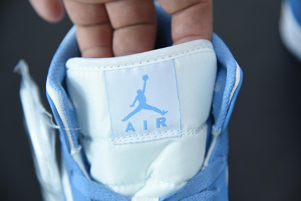 Nike Air Jordan 1 Retro Mid UNC